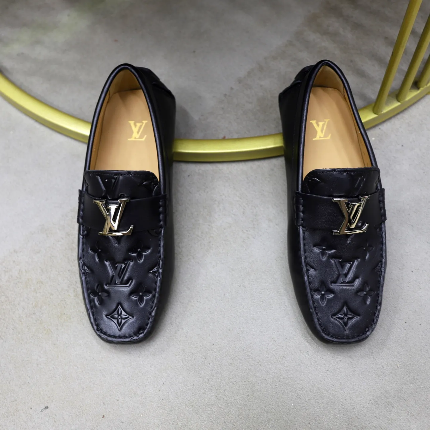 Ex-factory price: 480💰【LV】Louis Vuitton ⚠️High-end men’s driving and pedal series ⚠️38-44 (customized for 45) ⚠️All original cowhide leather! Thick and soft! Made entirely of calfskin lining! Rubber sheet anti-slip beanie sole! Three-dimensional package technology! Fashionable and classic! Handicrafts! Original high quality! Feel free to compare!